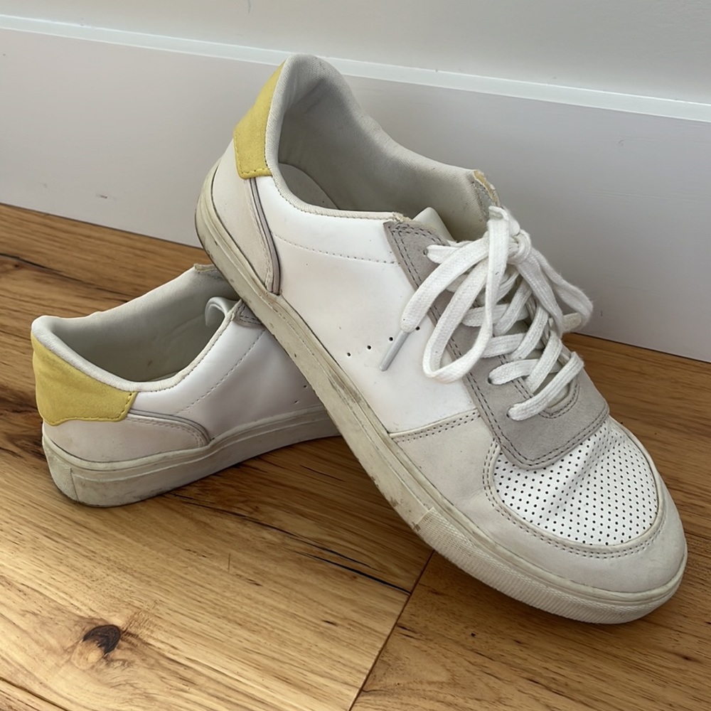 American Eagle Sneakers size 9 white and yellow